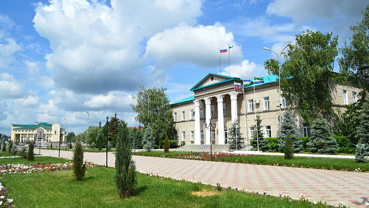 Площадь и здание Администрации города Мелеуз. Источник: commons.wikimedia.org