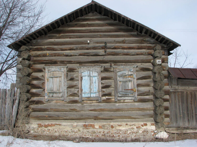 Старый бревенчатый дом фото