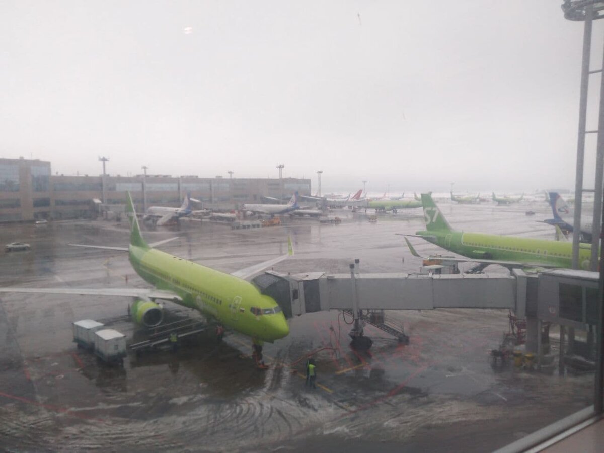 Вид из окна зала ожидания.