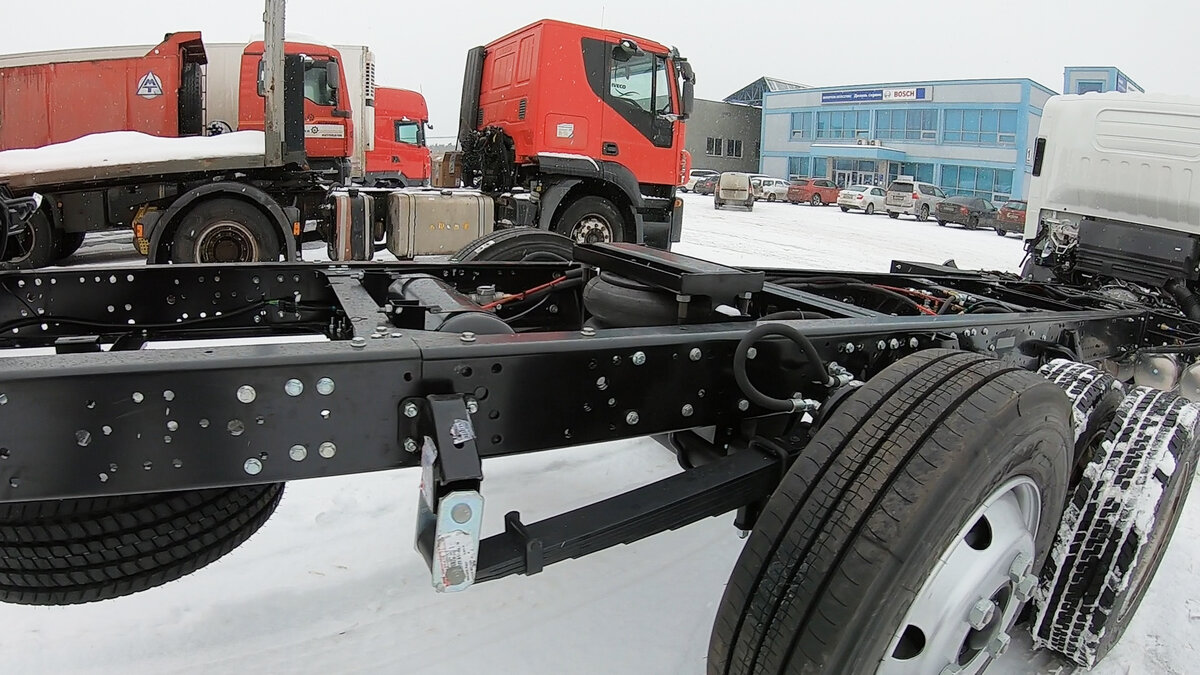 Третья ось устанавливается официальным дилером ISUZU, компанией Трак Прайс. Ниже ссылка на видео про этот автоммобиль.