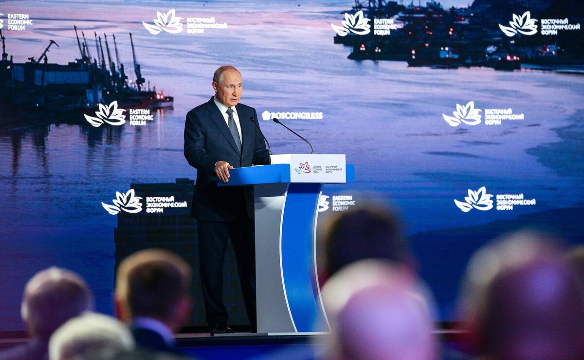 Выступление на пленарном заседании Восточного экономического форума http://www.kremlin.ru/events/president/news/66586/photos/66505