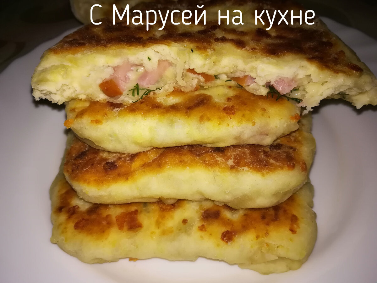 Дрожжевые лепешки с ветчиной и моцареллой