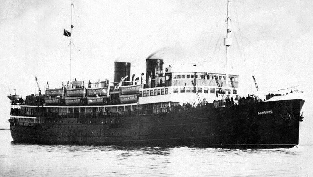 Теплоход "Армения" в довоенное время. Фото из свободных источников.