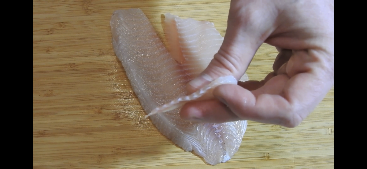 Косточек крайне мало. Удаляются очень легко.