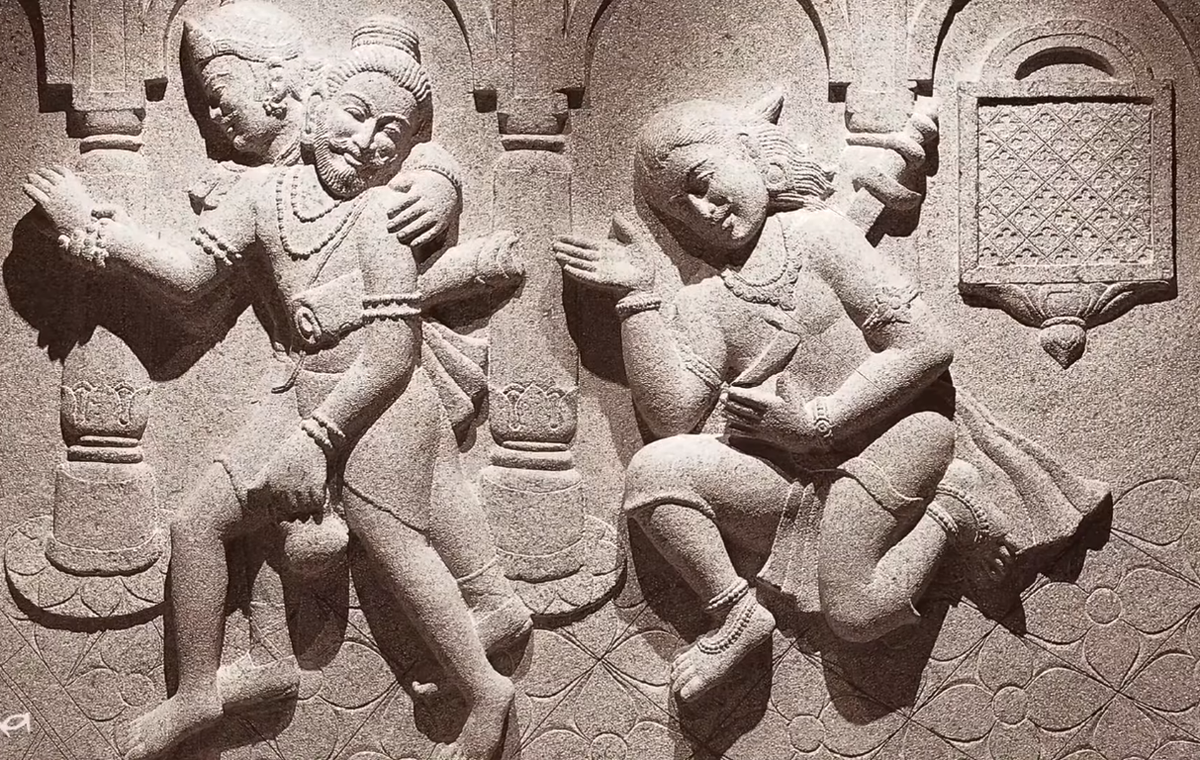 Дхьяналинга - это Йогический храм, расположенный в 30 км (19 миль) от Коимбатур, Индия. 