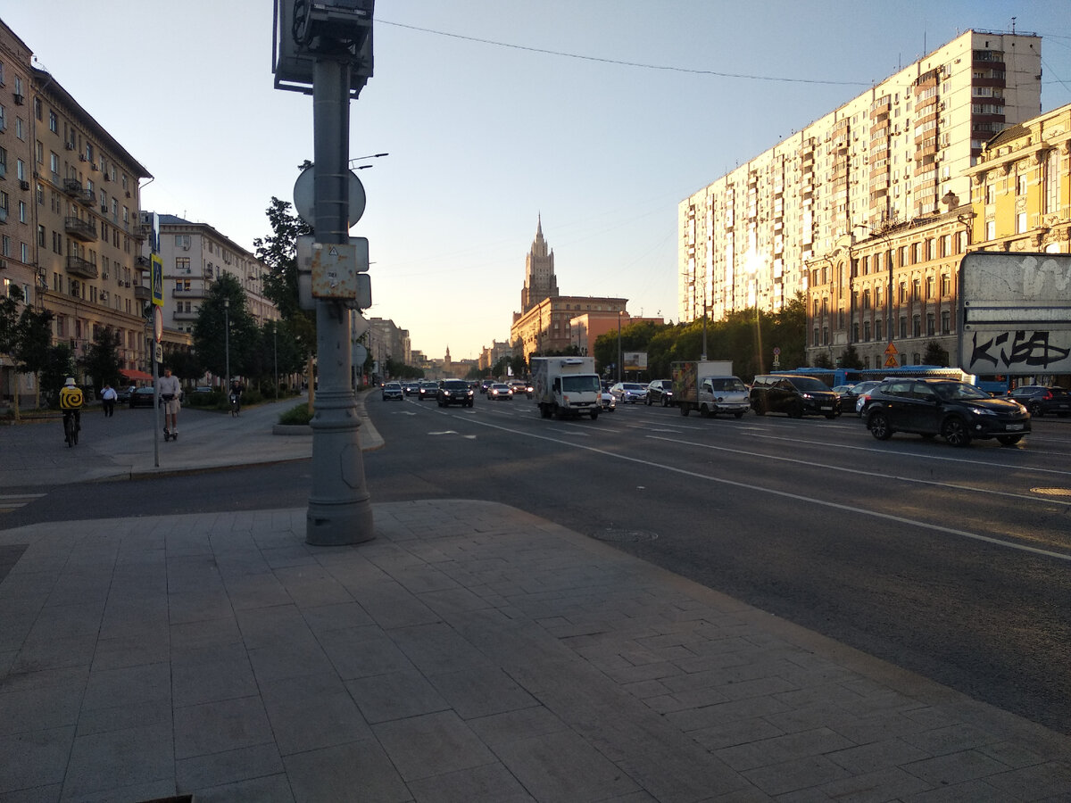 Фото автора. На перекрестке труднее выбрать по какой дороге идти дальше.