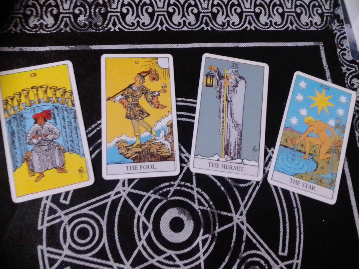9 Кубков, Шут, Отшельник, Звезда.