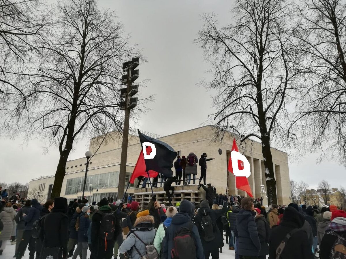 Много смелых людей с гражданской позицией. 