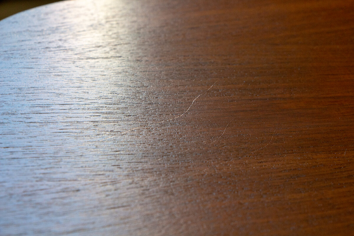 Царапины на столе