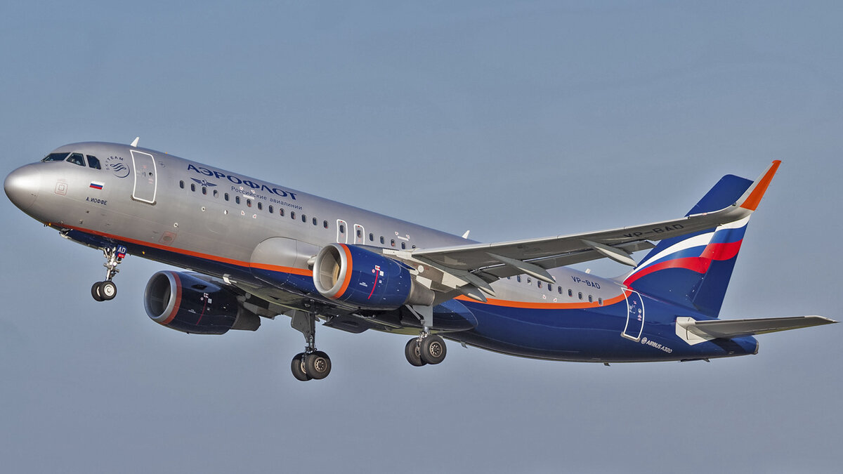 Автор находился на борту вот этого самолёта: регистрационный номер VP-BAD, это Airbus A320