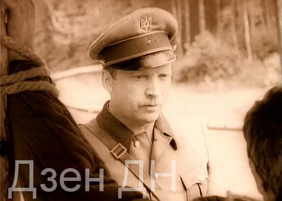 "Бандеровец" Валентик перед связанным чекистом Алейниковым. Кадр из сериала «Вечный зов» 