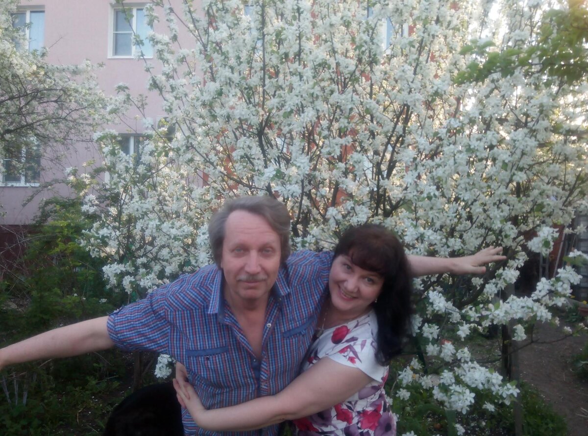Я с мужем в нашем "райском " цветущем саду на фото мне 52 года.