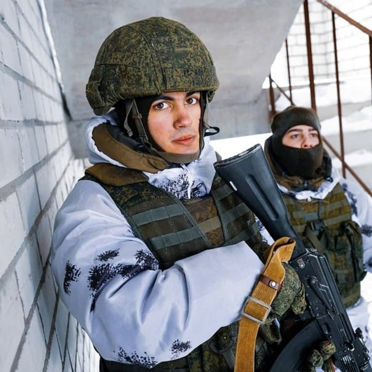 Боец со средним денежным довольствием в 85 000 рублей. Фото от пресс-службы Минобороны РФ.
