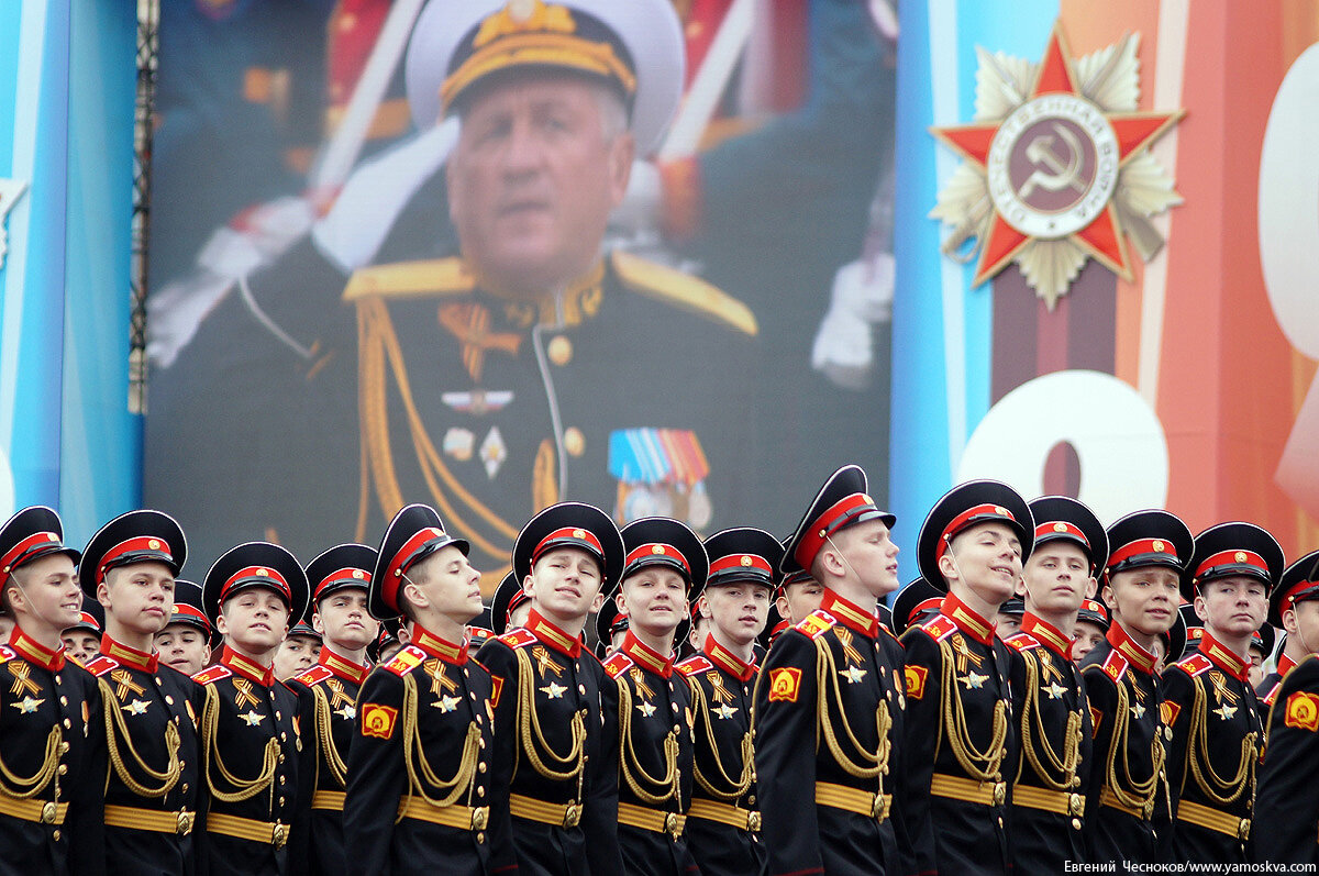 Суворовцы на параде. Шойгу твсву. Парад суворовцев. Тверское суворовское военное училище парад победы 2018. Суворовцы маршируют.