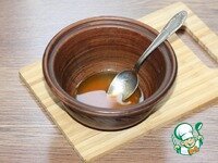     1. Приготовим соус айоли. Шафран развести в 2 ст. л. кипящей воды.