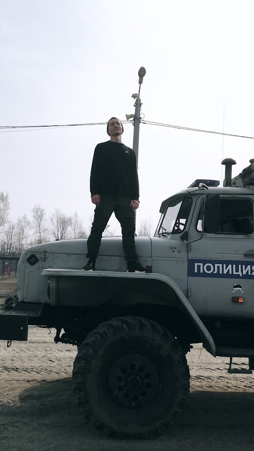 Сначала я служил в военной полиции ВНГРФ