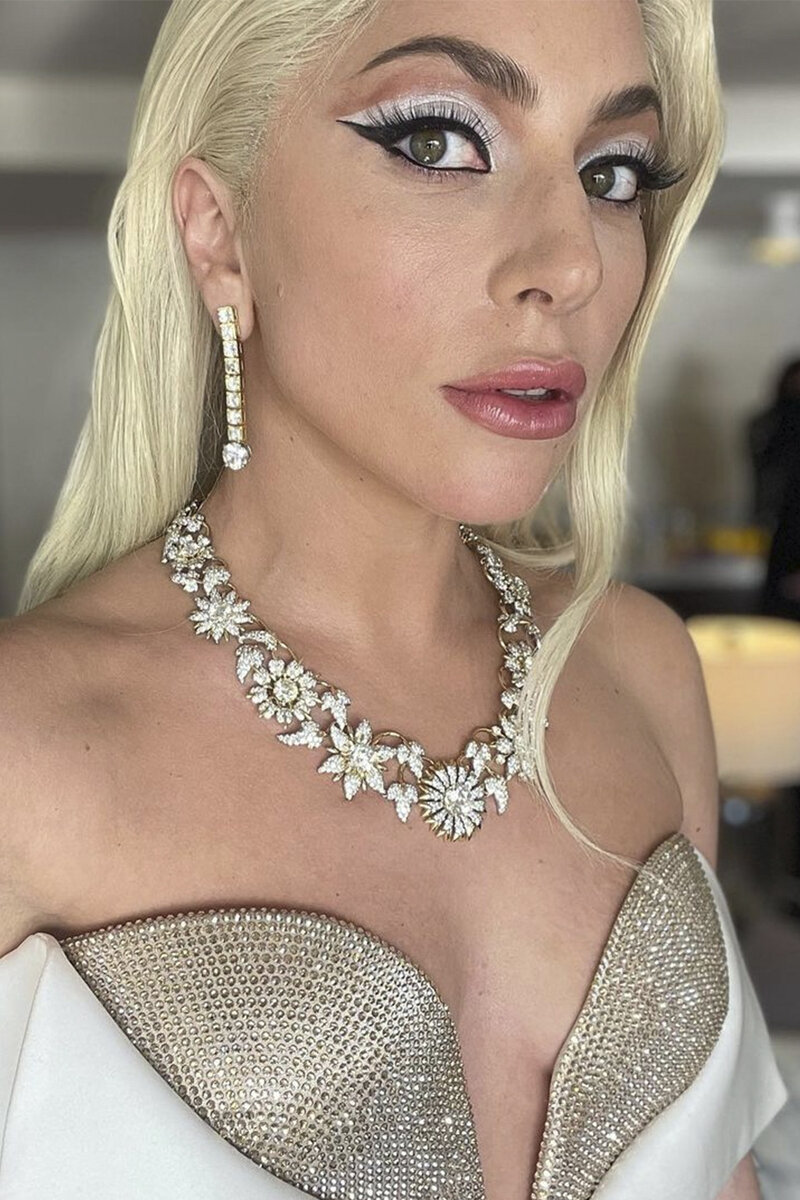     Посмотрите видеоурок по макияжу от Леди Гаги. Фото: @ladygaga