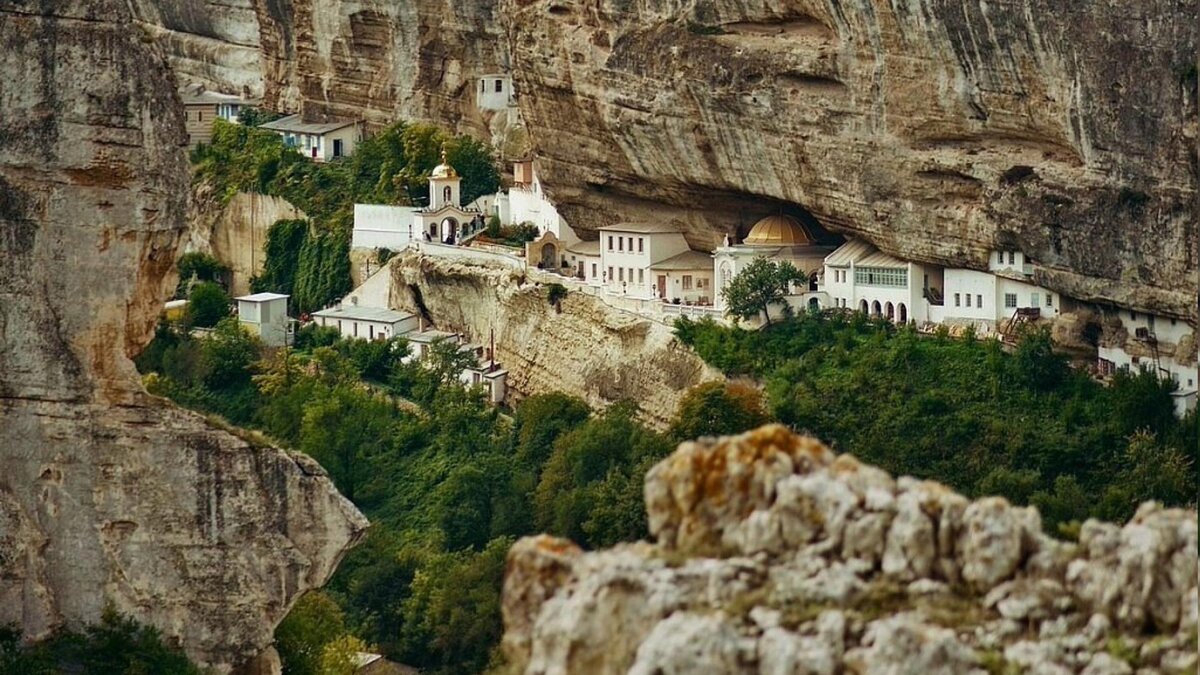 Свято-Успенский пещерный монастырь