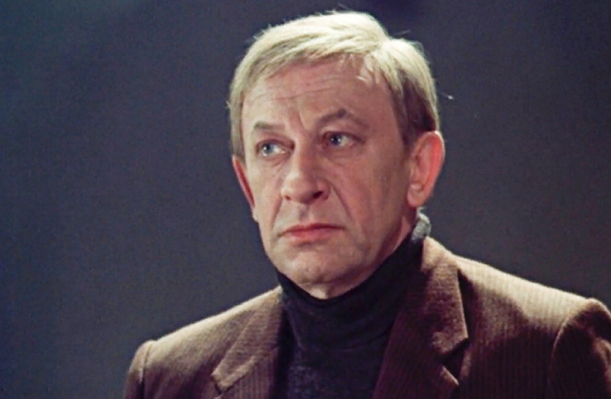 Евгений Евстигнеев в картине "Зимний вечер в гаграх". Фрагмент из фильма