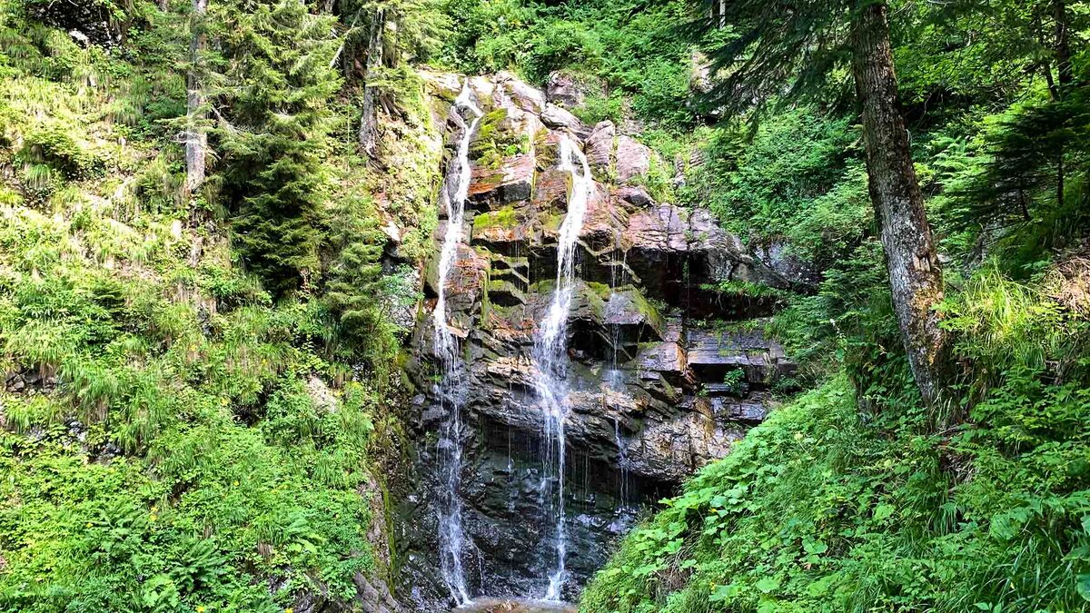    Начните свое путешествие со знаменитого парка водопадов «Менделиха».Фото: Наталья ТАРАСОВА