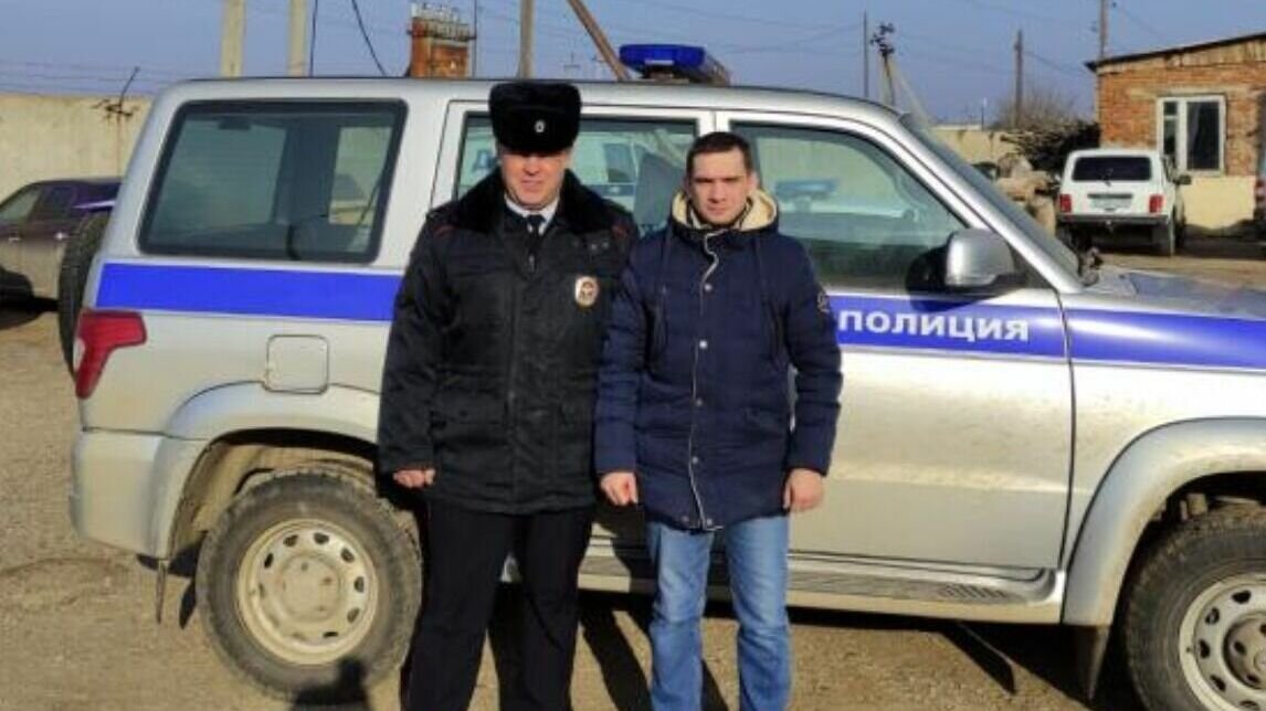    На севере Астраханской области спасли заблудившегося в степи жителя Волгоградской области. Полицейским удалось отыскать его в заснеженной местности в темноте, сообщает полиция.