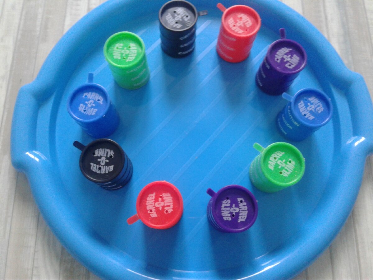 Баночки остались от лизунов.