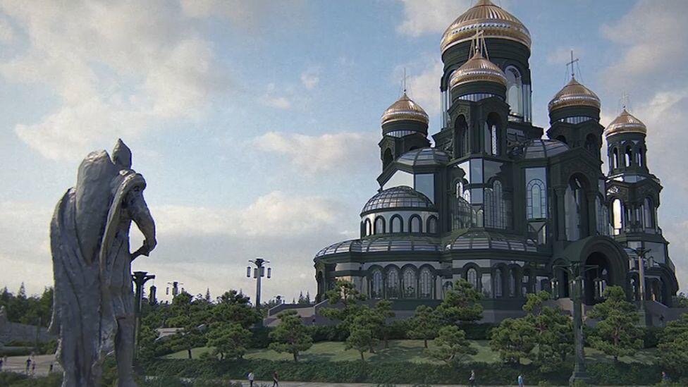 Памятник Александру Невскому перед Собором