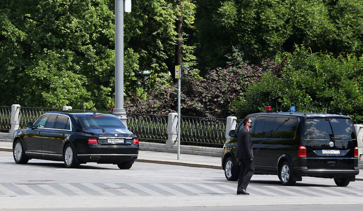 в сопровождении Volkswagen T6