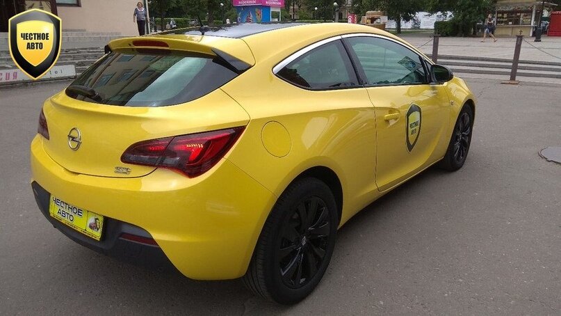 Вначале Astra была только пятидверным хэтчбеком, годом позже добавился универсал. Трехдверок GTС (на фото) не бывает старше 2011 года, а последним в 2012-м появился седан.