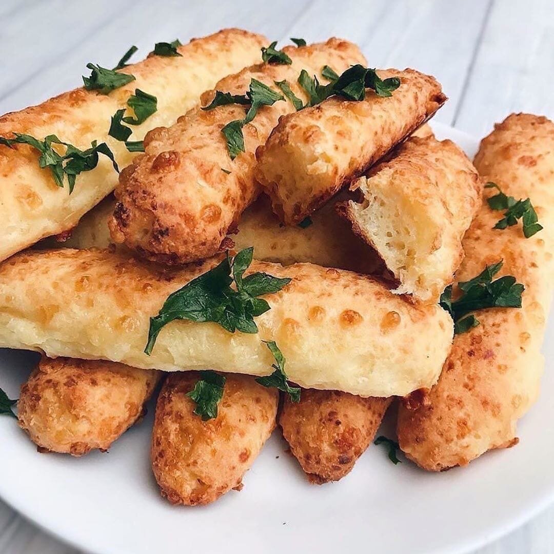 Творожные палочки с сыром. Сырные палочки сабвей. Сырные палочки Спар. Корейские сырные палочки. Турецкие сырные палочки.