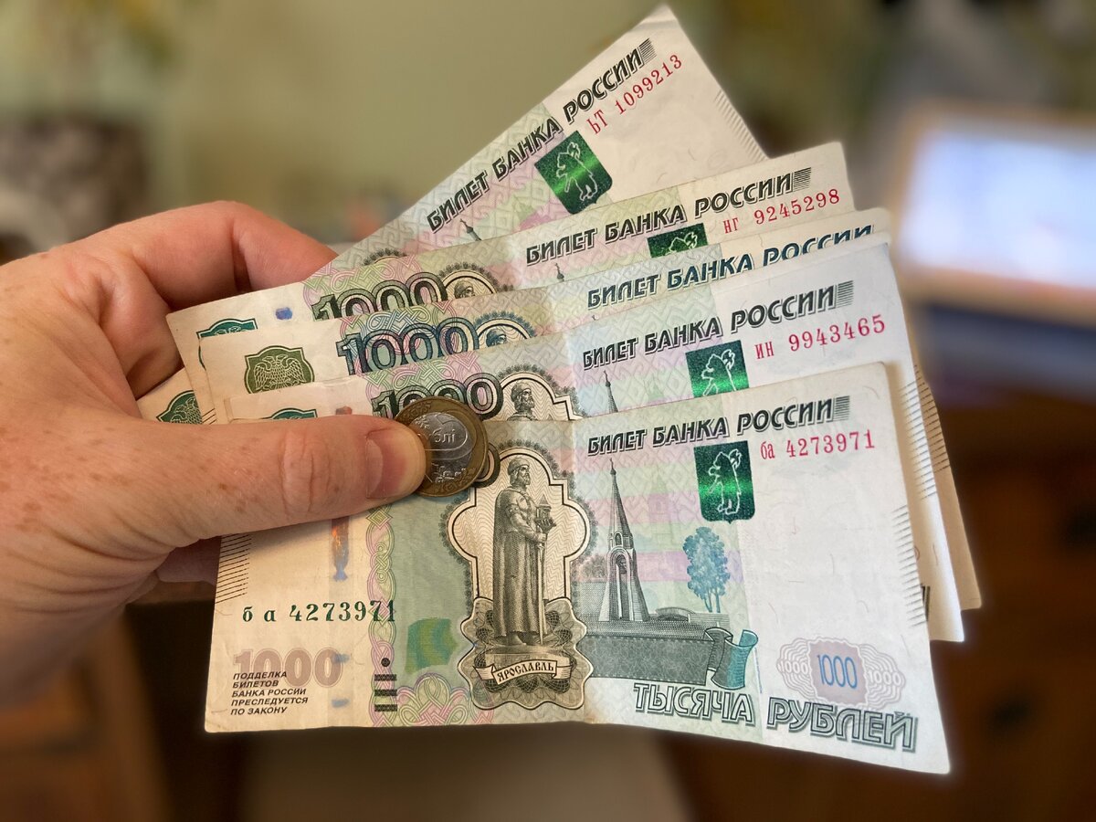70000 российских рублей в белорусских рублях. Купюра 5000 белорусских рублей.