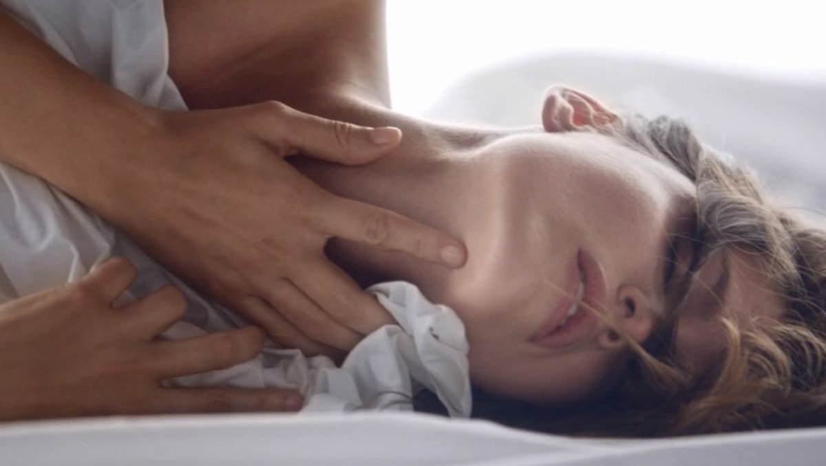 Картинки парень ласкает девушку