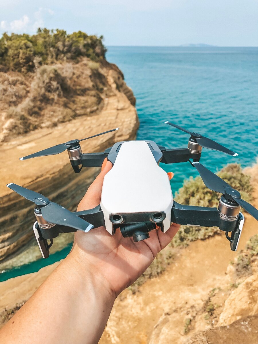 Квадрокоптер DJI Mavic Air.