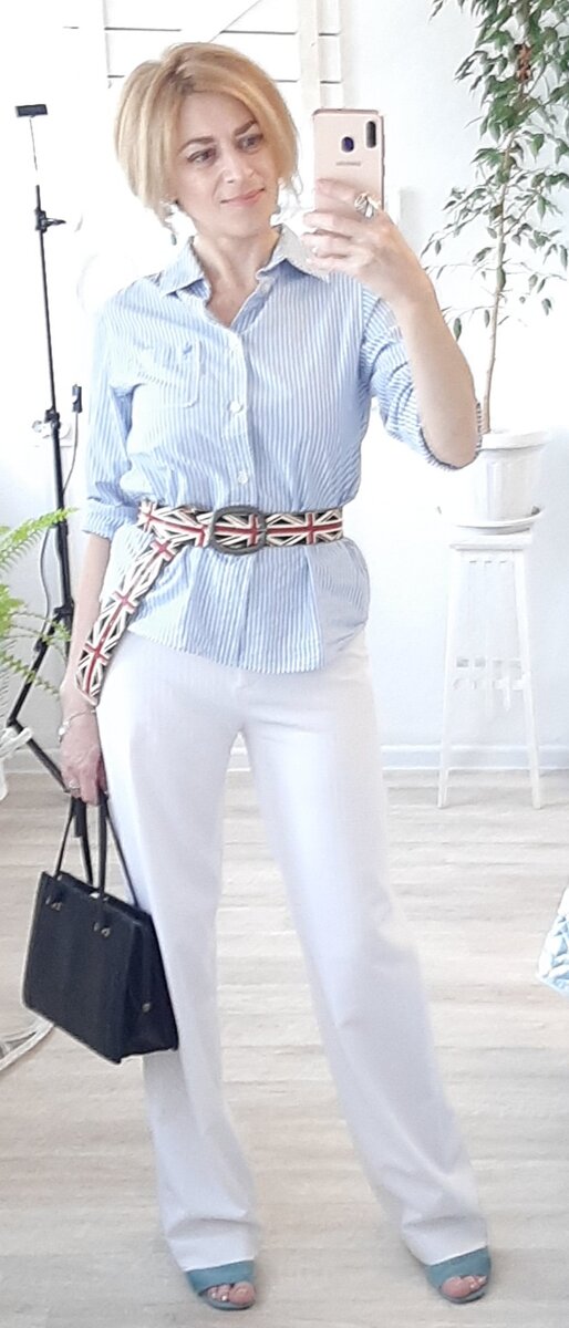 Рубашка и брюки.