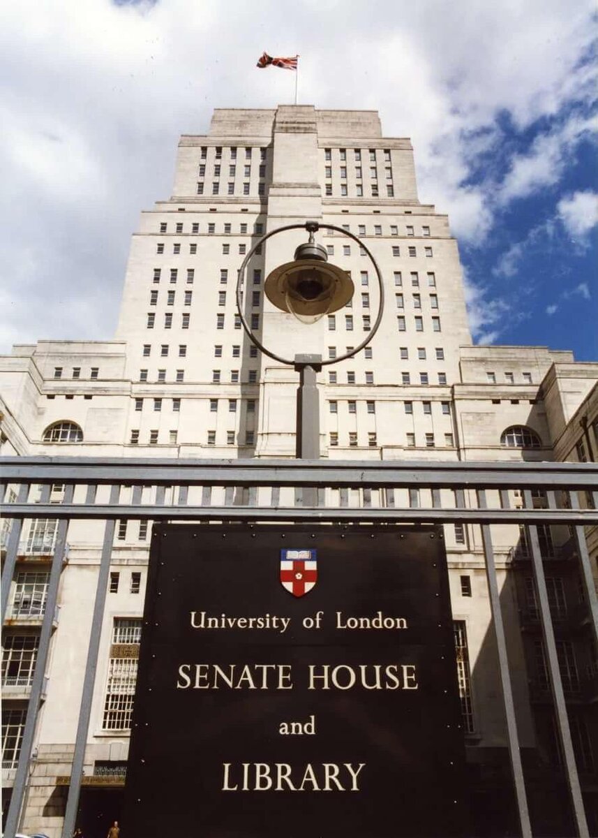 University of London (фото: https://www.alamy.com/stock-photo/university-admissions.html)