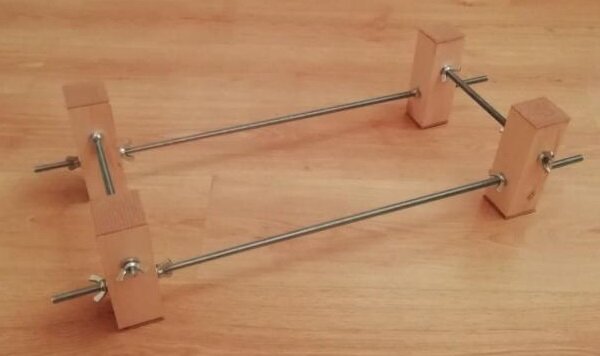 И вот такая конструкция убогого вида стоит пару тысяч деревянных...