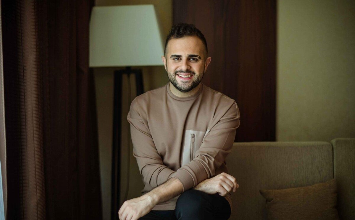 Эльчи́н Сафарли́ (азерб. Elçin Səfərli; род. 12 марта 1984, Баку) — современный азербайджанский писатель. Пишет на русском языке.