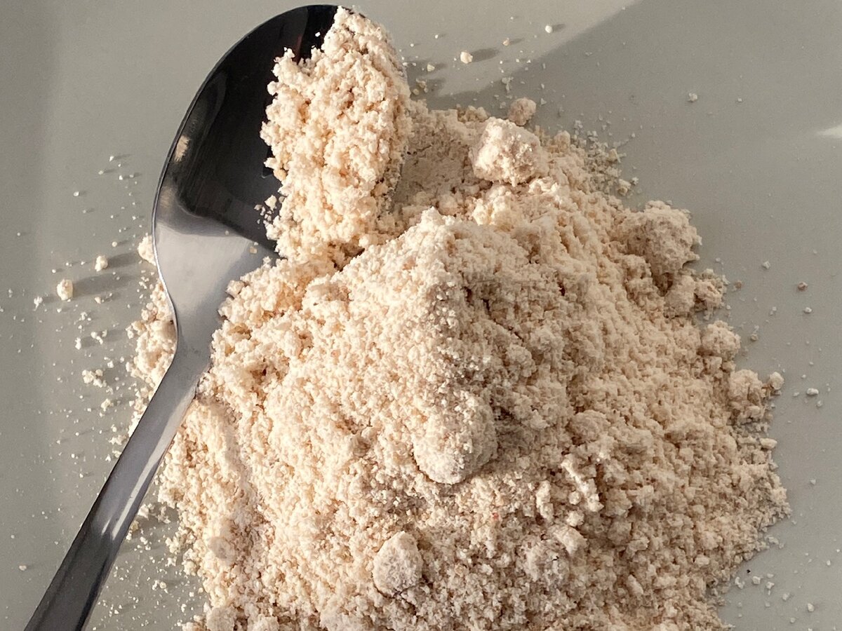 Специя, которую получают из смолы растения.