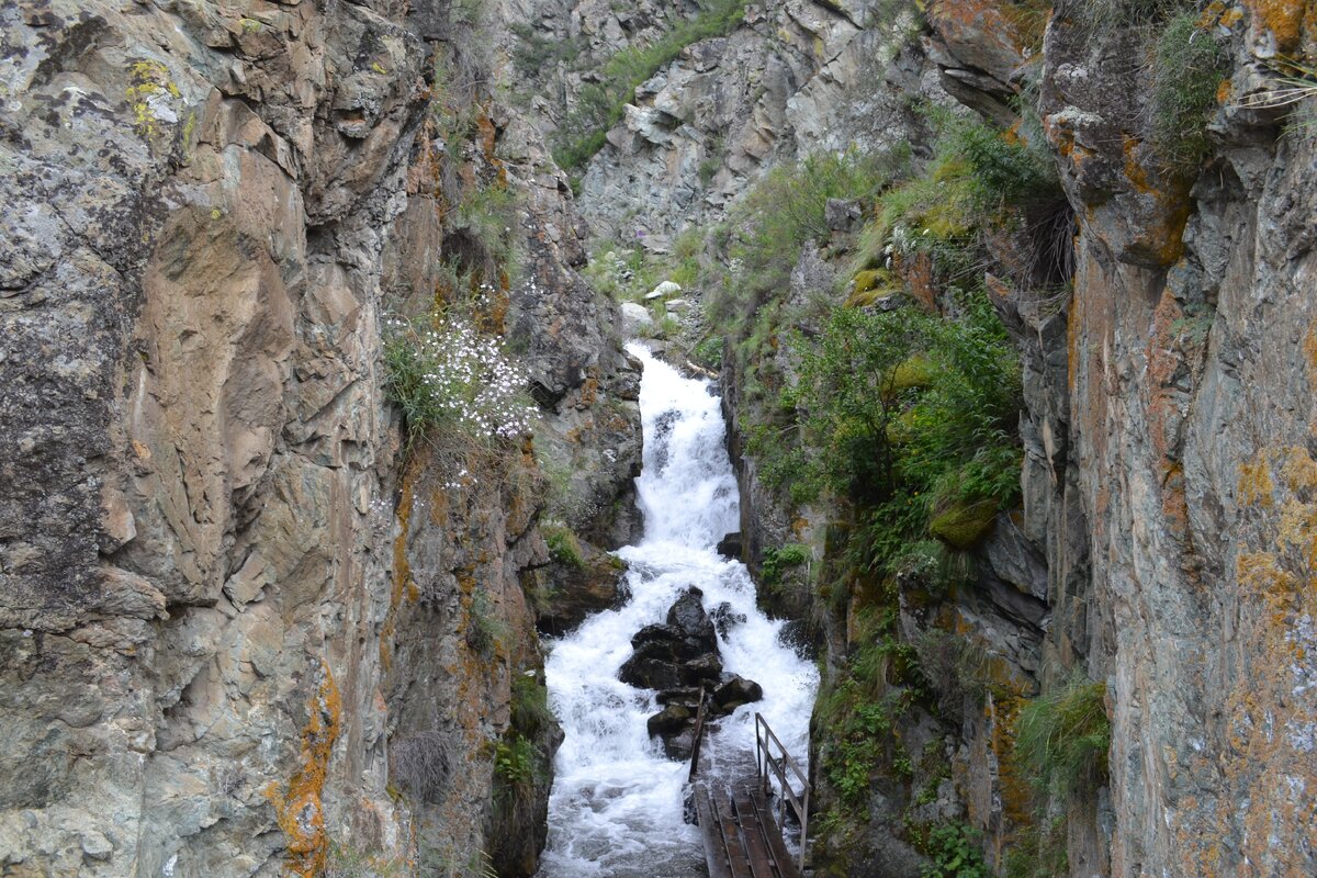 Первый каскад и вход в него.