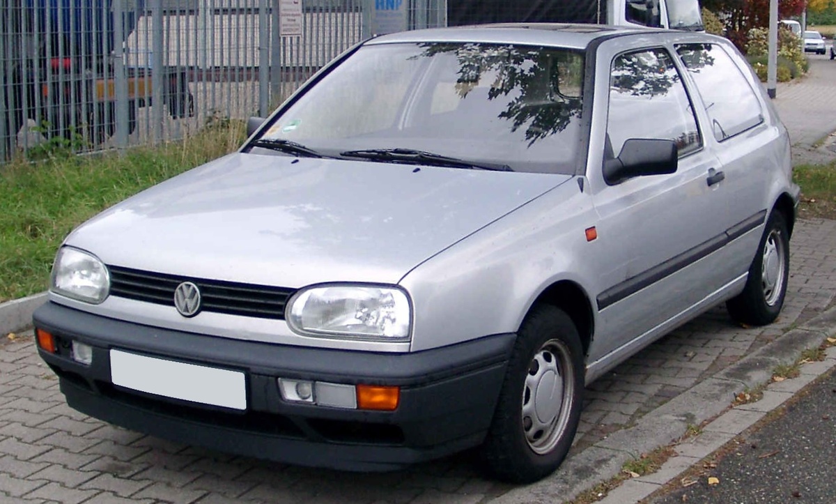 🚗 Volkswagen Golf 3 Тип кузова: Хэтчбэк/кабриолет/универсал Тип коробки передач: Механика/автомат  Кол-во дверей: 3/5 Кол-во мест: 5 Объем багажника: 350 литров  Страна производитель: Германия  Цена: