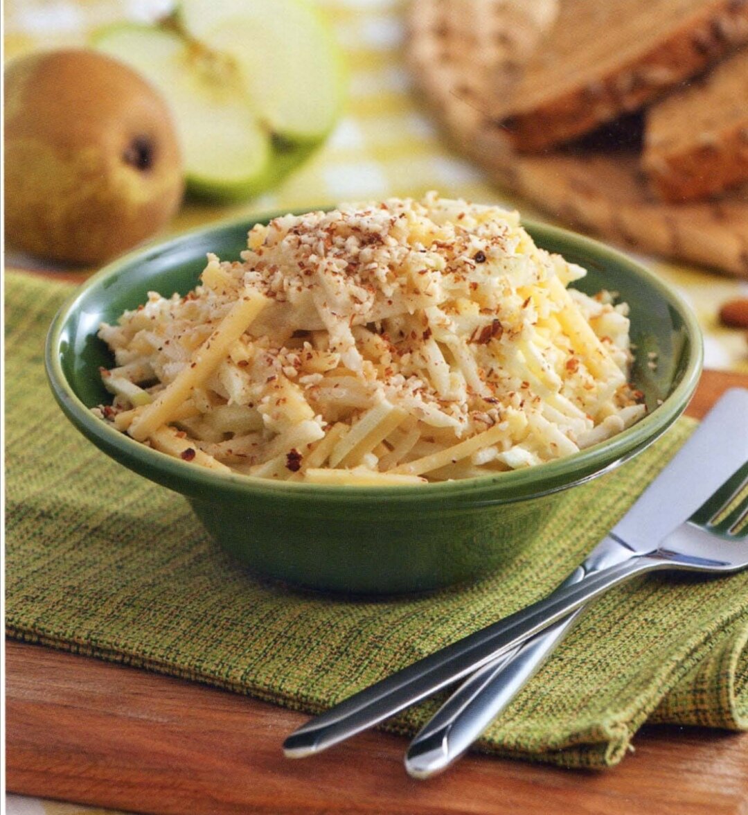 как приготовить сырный салат. салат с плавленными сырками и курицей. сырный салат с чесноком. чесночный салат с сыром. салат с ананасом и курицей и сыром.