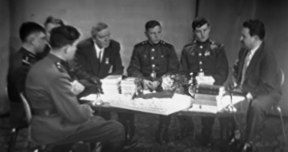 Кадр из программы "Сильнее океана" (1960)