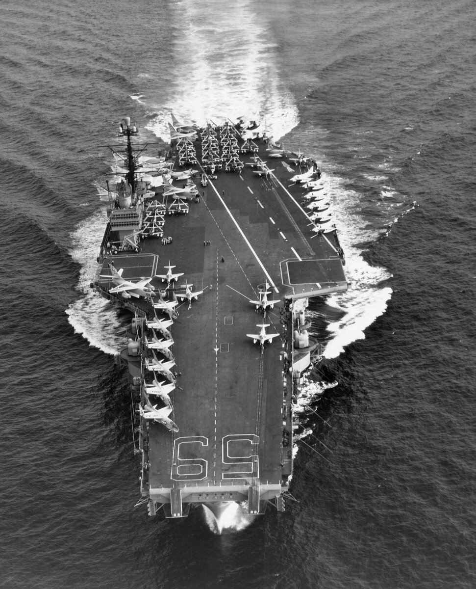 Авианосец "Форрестол". Фото naval.com.br