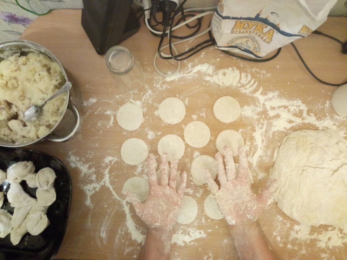Первые вареники комом.