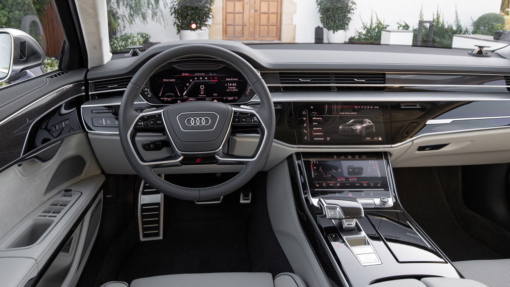 Audi S8 