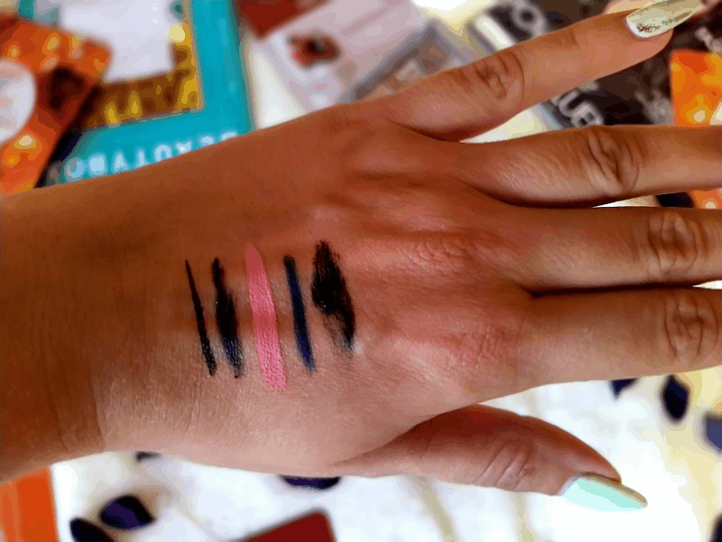 1. Гелевая подводка от Eyeko; 2. Водостойкая подводка от Maybelline; 3. Блеск от Сефора; 4. Карандаш для губ Victoria Shy; 5. Тушь Max Factor. 
