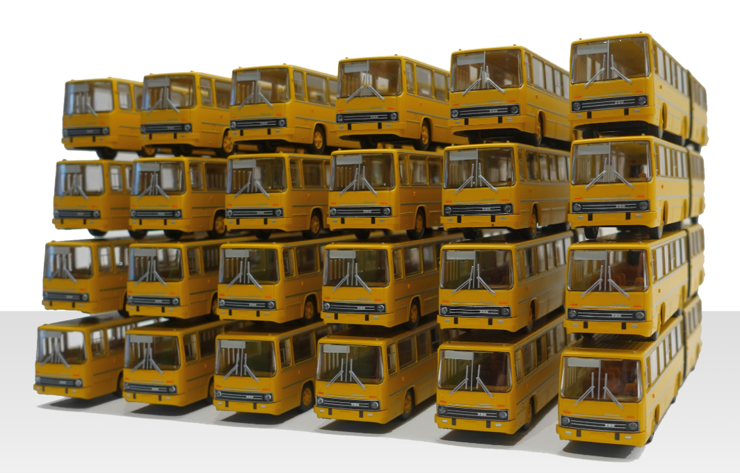 Целый миниатюрный автобусный парк