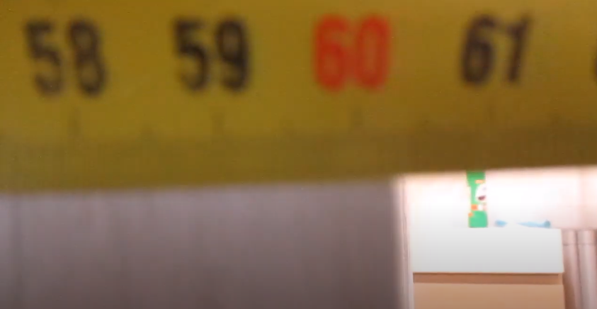 Фото двери на 60 чуть выше центра