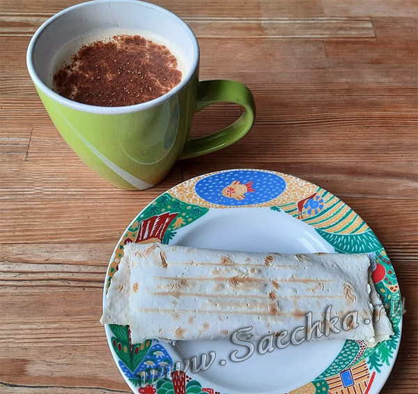 Лаваш с сыром, помидором и горчицей