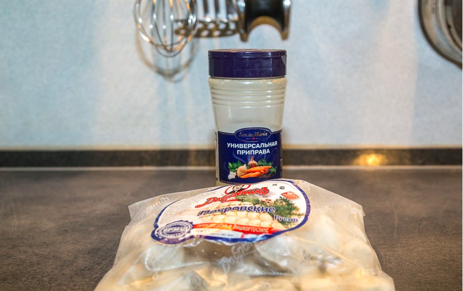 на примере есть универсальная приправа, которая продается в магазине 